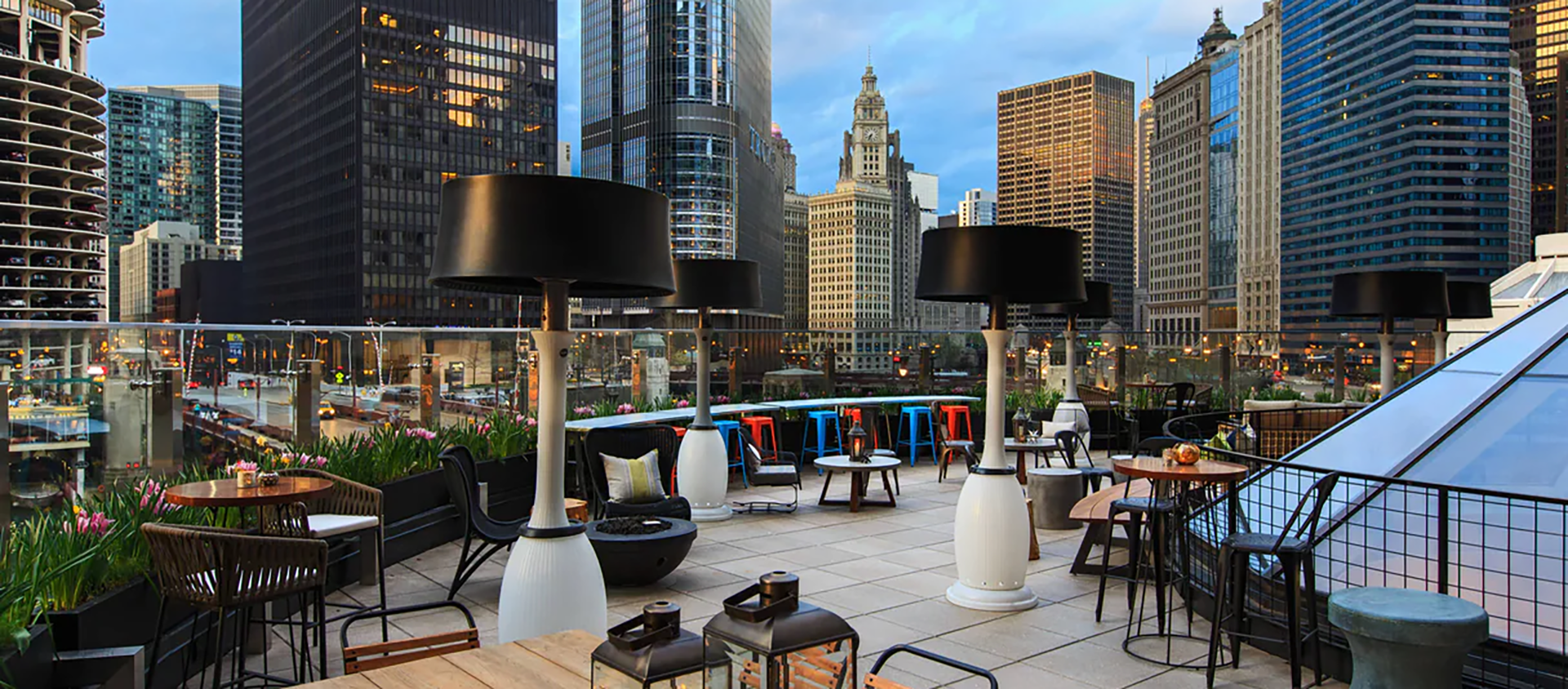 A photo of the exterior rooftop bar of the Renaissance hotel in down town Chicago