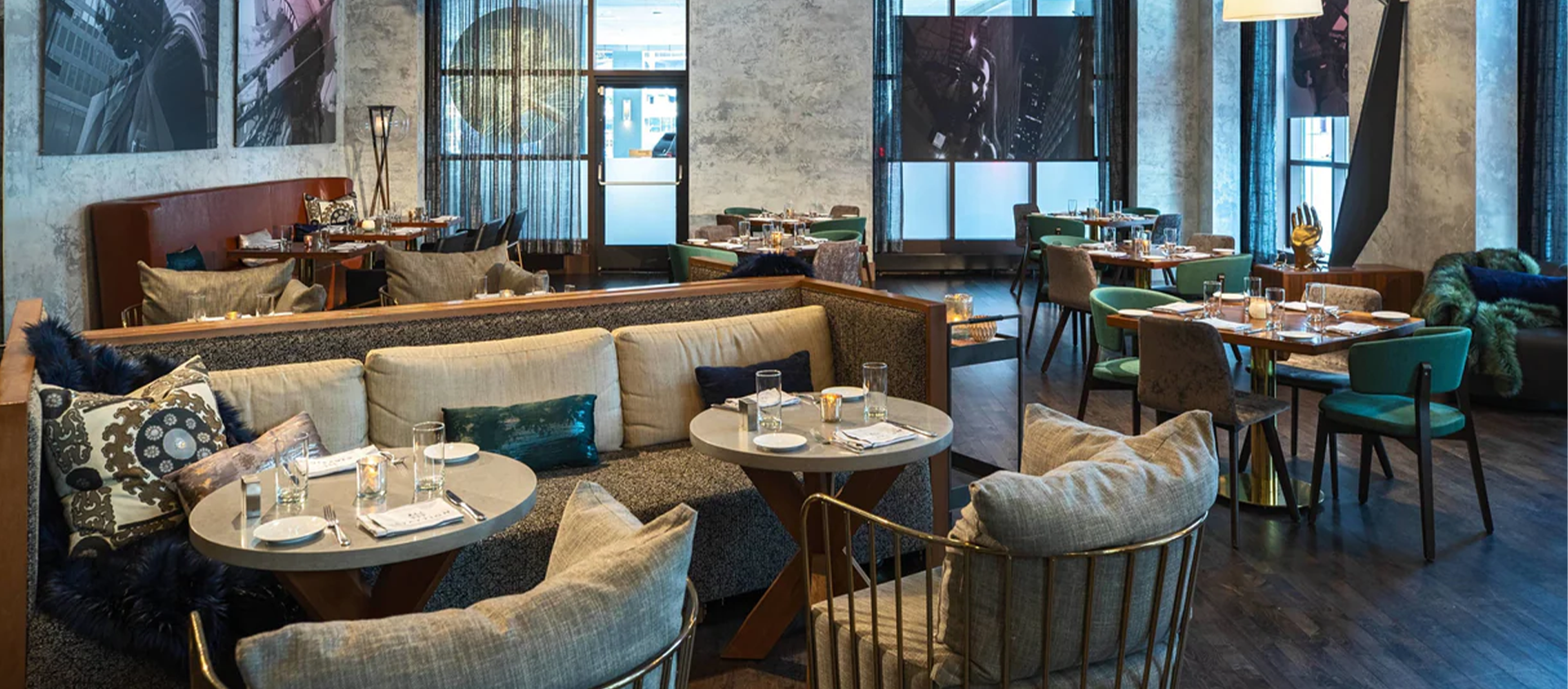 A photo of the interior of the Renaissance hotel in down town Chicago
